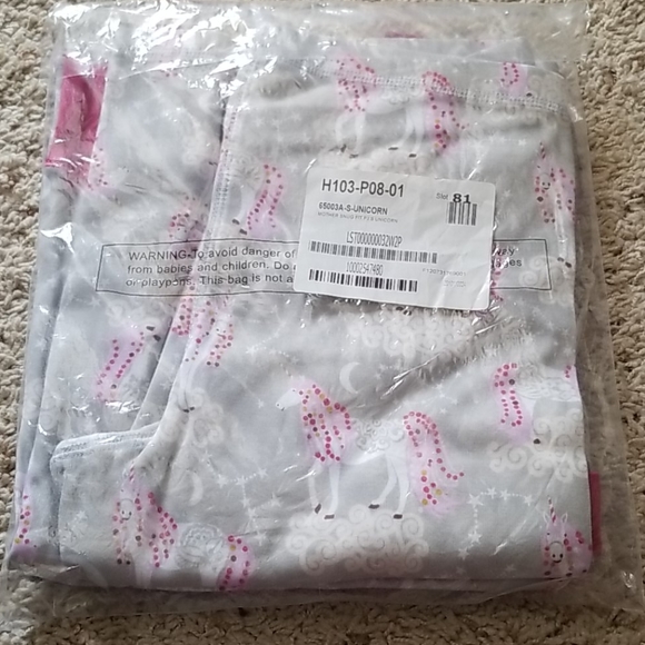 New unicorn pajamas - Picture 2 of 4
